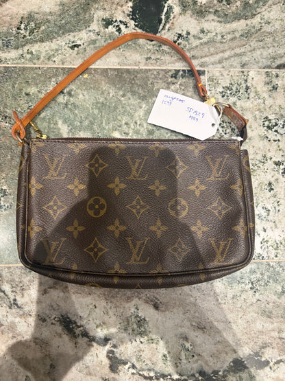 Louis Vuitton pochette accessories