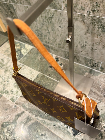 Louis Vuitton pochette accessories