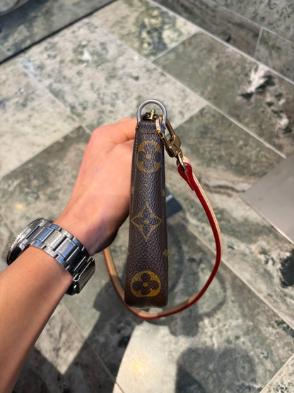 Louis Vuitton pochette accessories