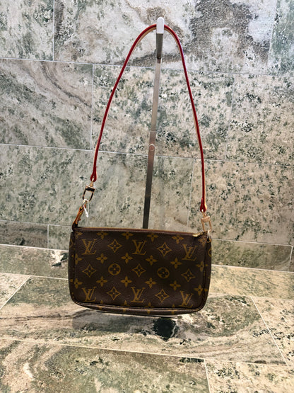Louis Vuitton pochette accessories