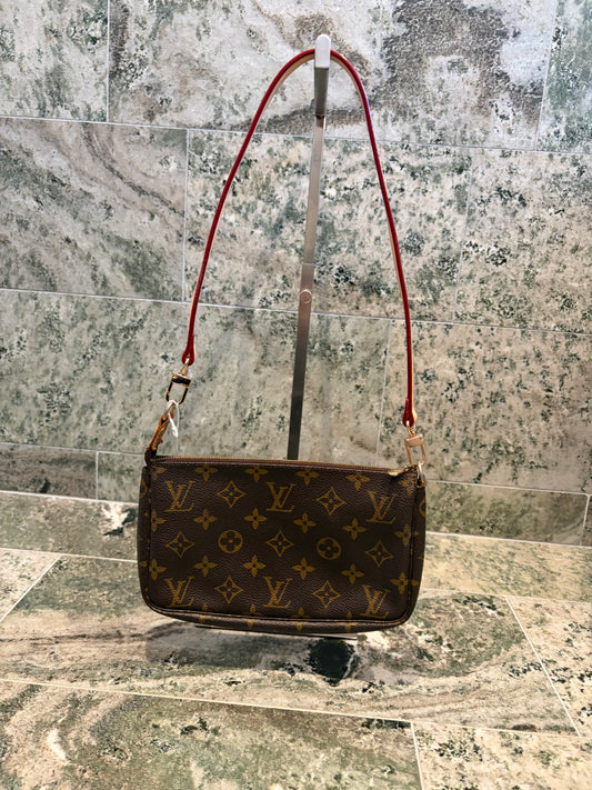 Louis Vuitton pochette accessories