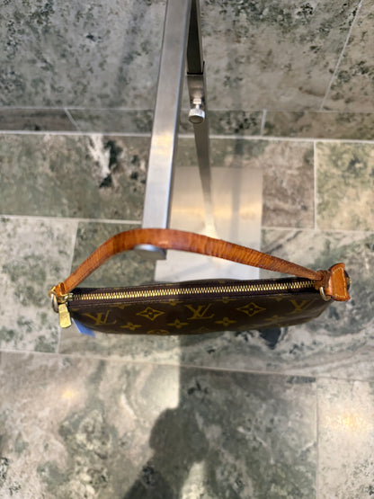 Louis Vuitton pochette accessories