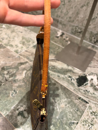 Louis Vuitton pochette accessories