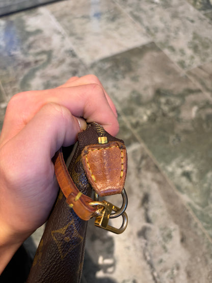 Louis Vuitton pochette accessories