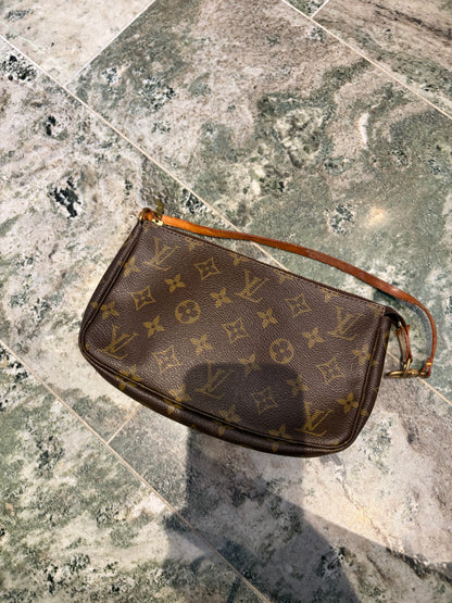 Louis Vuitton pochette accessories