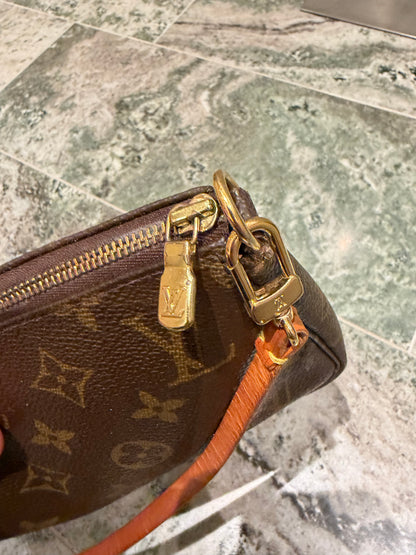 Louis Vuitton pochette accessories