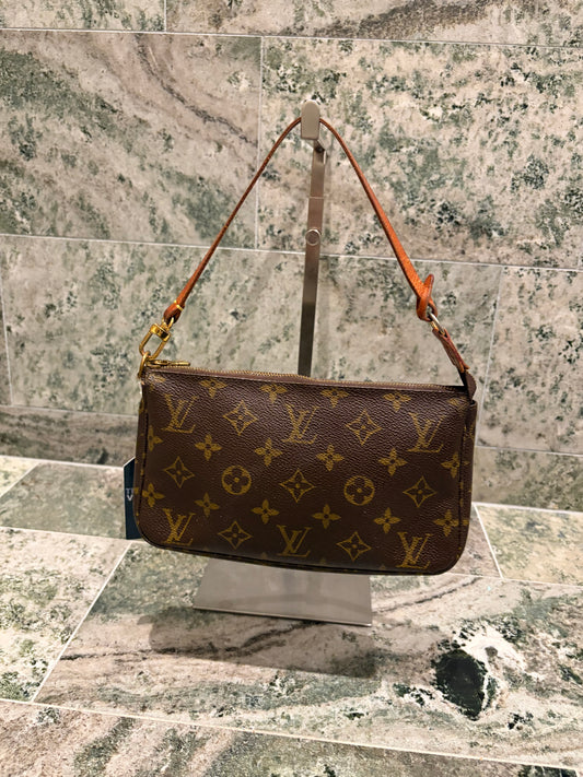 Louis Vuitton pochette accessories
