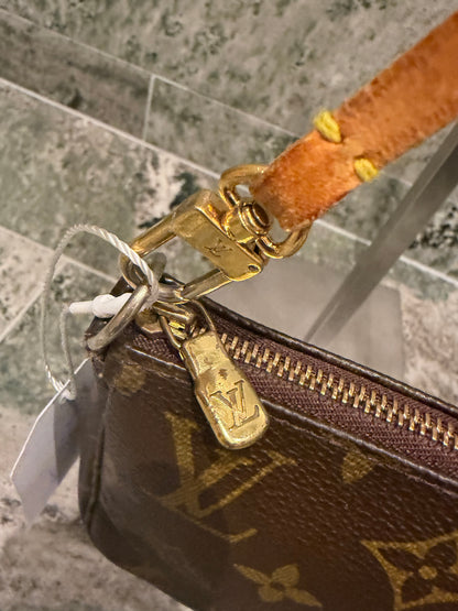 Louis Vuitton pochette accessories