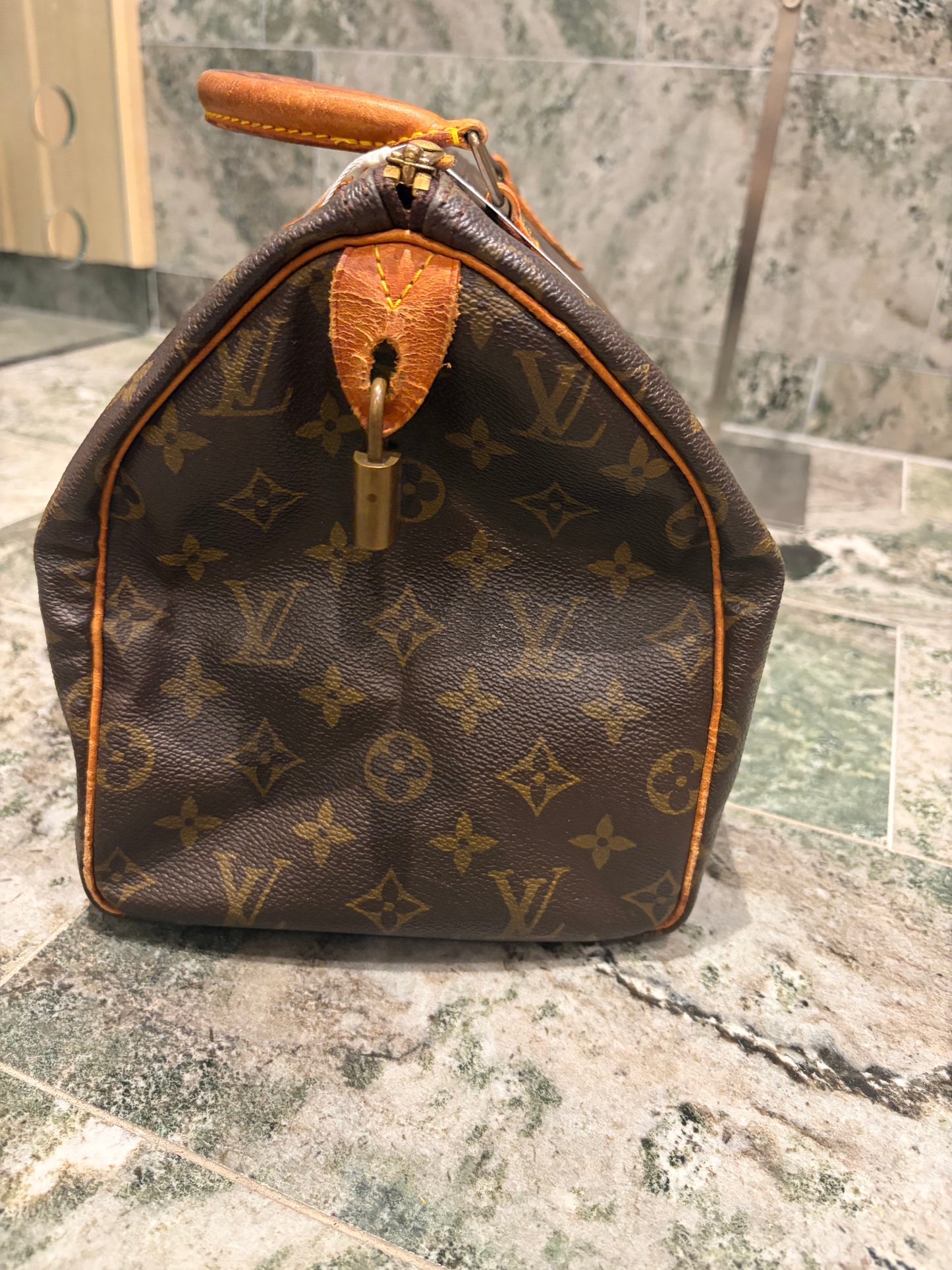 Louis Vuitton speedy 30