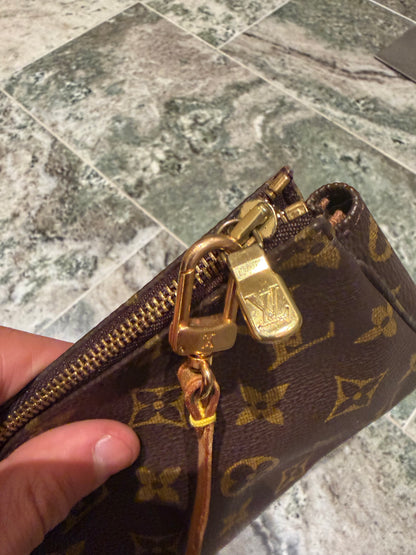 Louis Vuitton pochette accessories