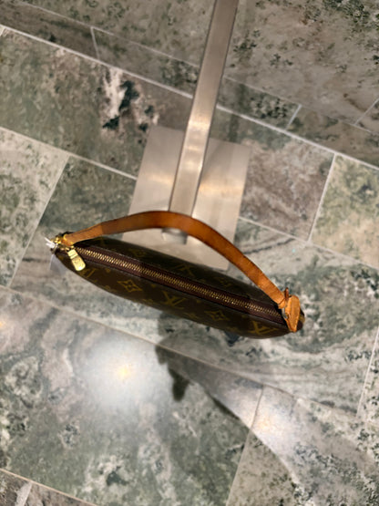 Louis Vuitton pochette accessories