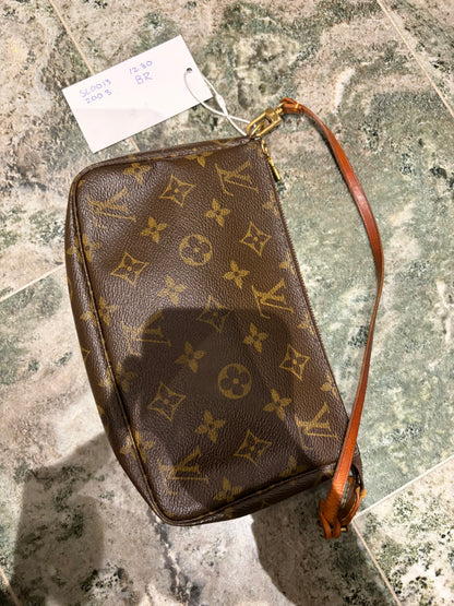 Louis Vuitton pochette accessories