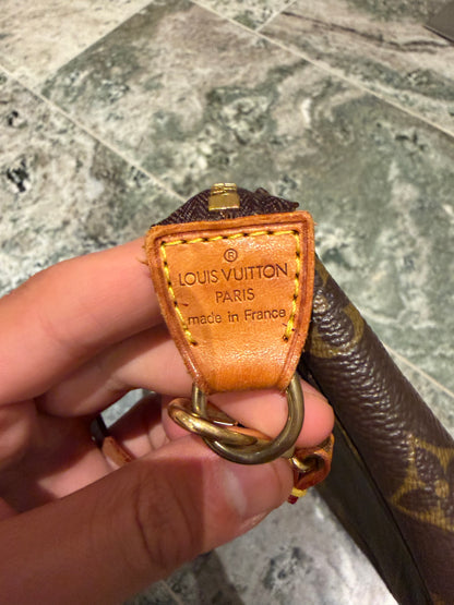 Louis Vuitton pochette accessories