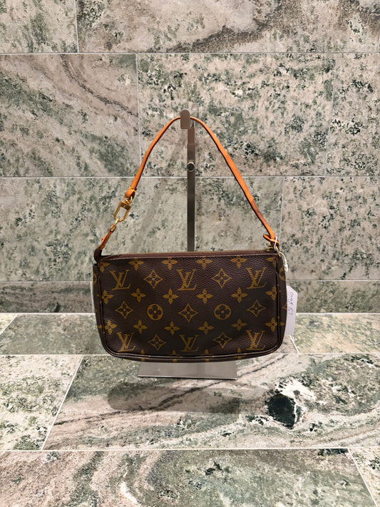Louis Vuitton pochette accessories
