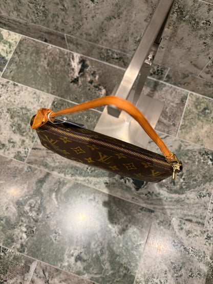 Louis Vuitton pochette accessories