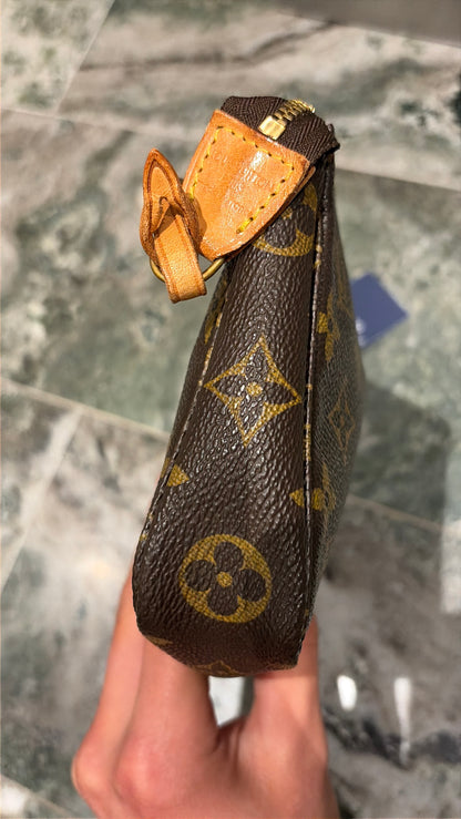 Louis Vuitton pochette accessories