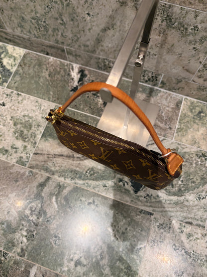 Louis Vuitton pochette accessories