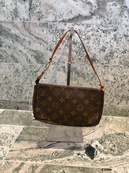 Louis Vuitton pochette accessories