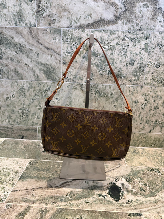 Louis Vuitton pochette accessories