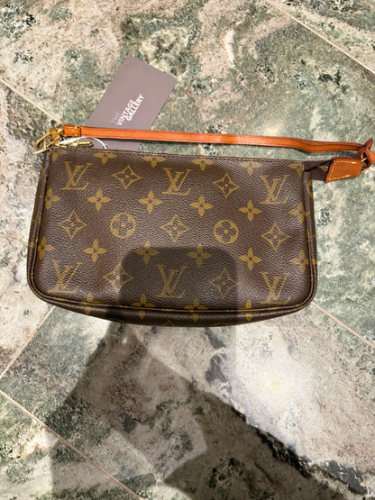 Louis Vuitton pochette accessories