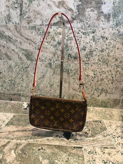 Louis Vuitton pochette accessories