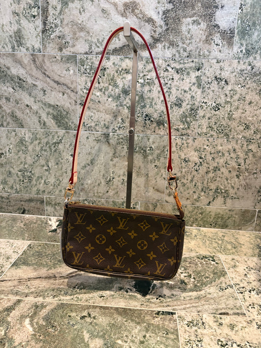 Louis Vuitton pochette accessories