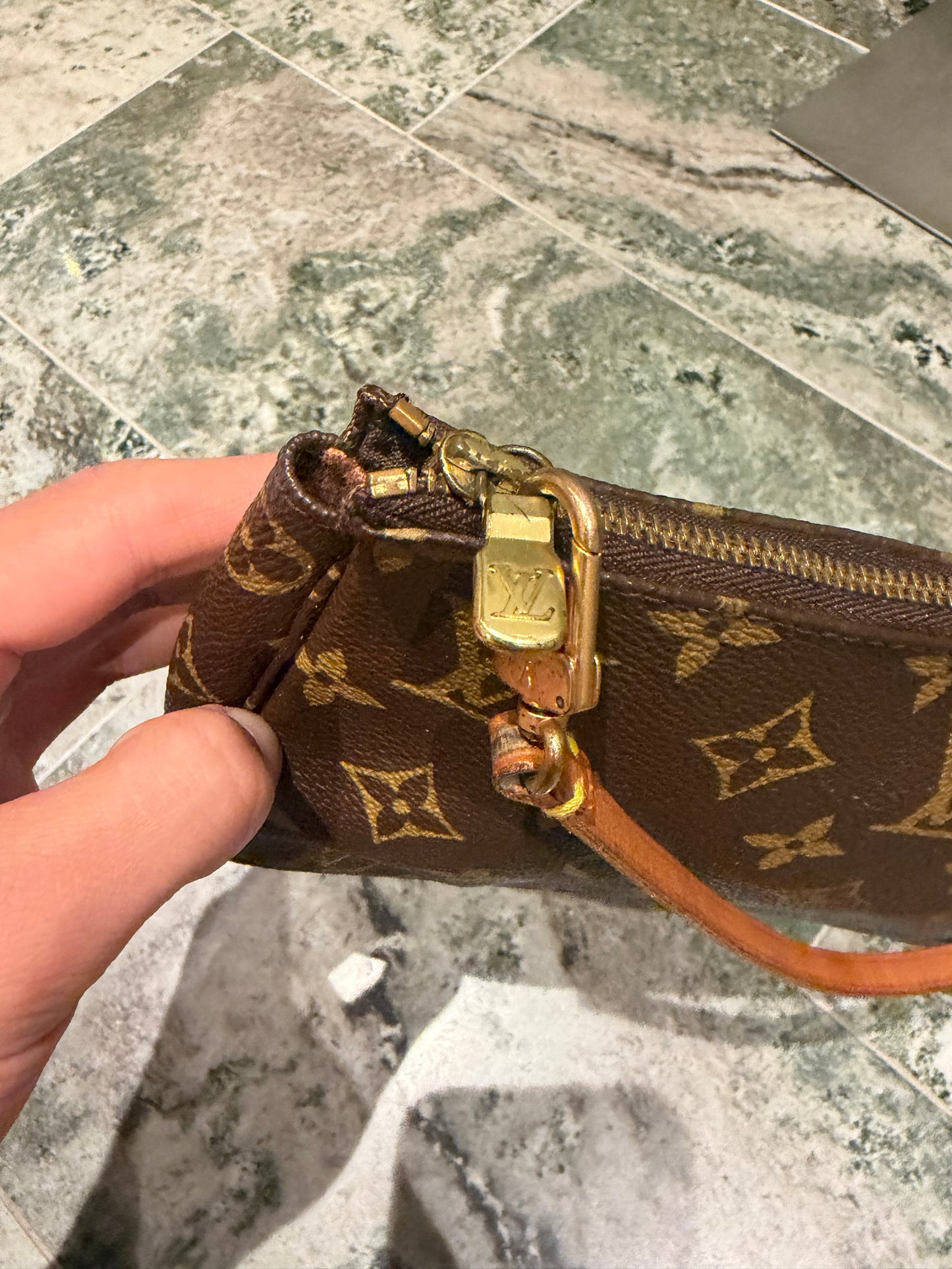 Louis Vuitton pochette accessories