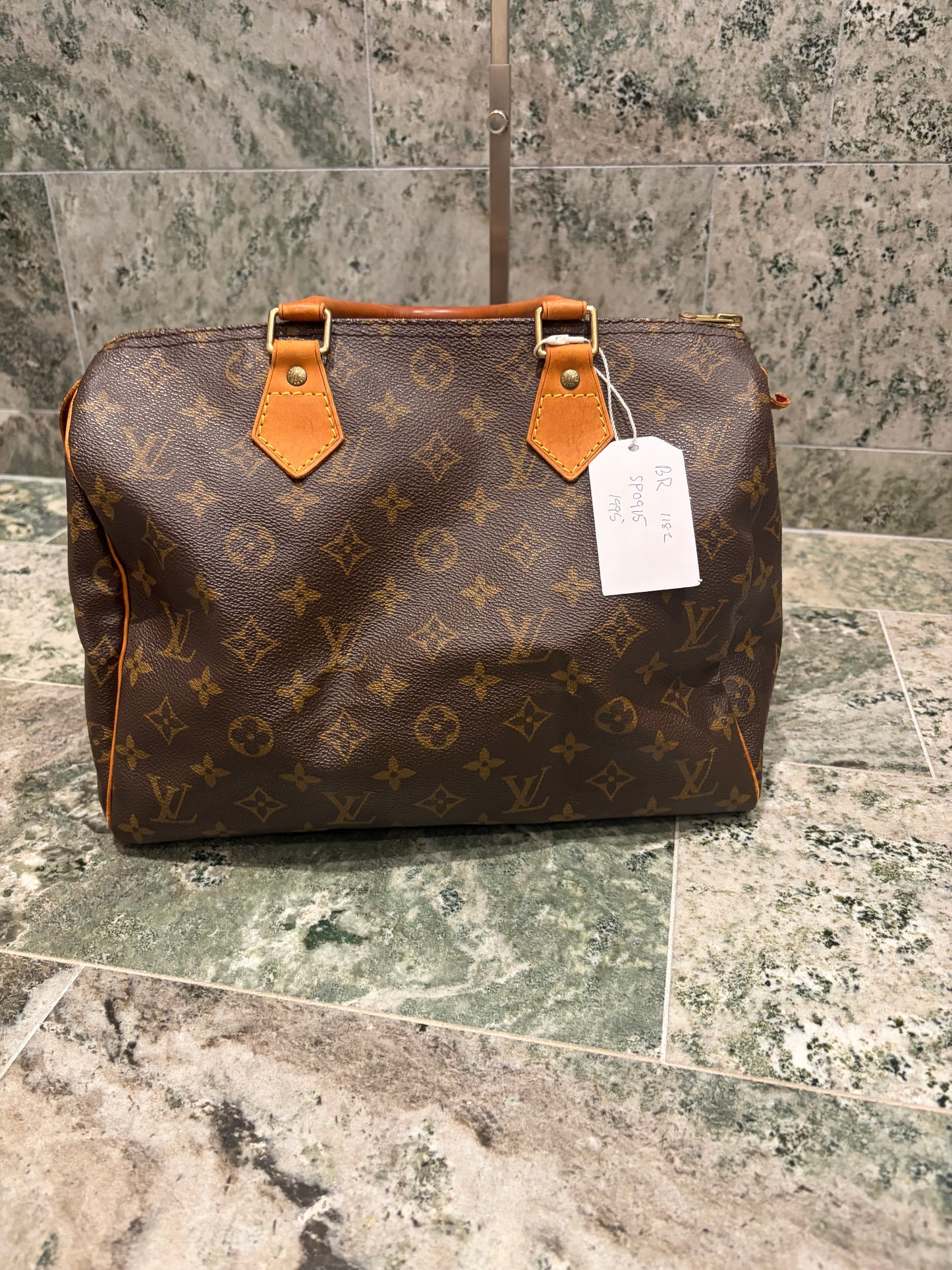 Louis Vuitton speedy 30