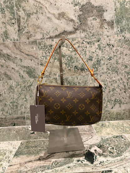Louis Vuitton pochette accessories