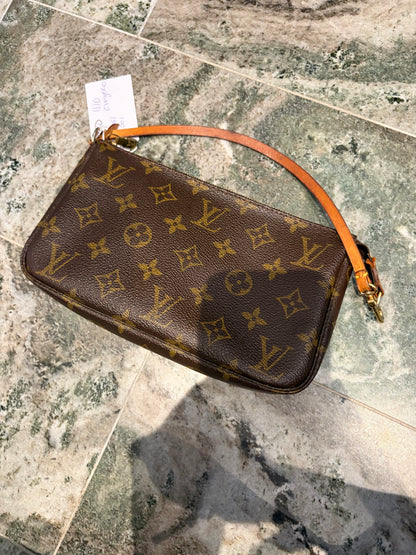 Louis Vuitton pochette accessories