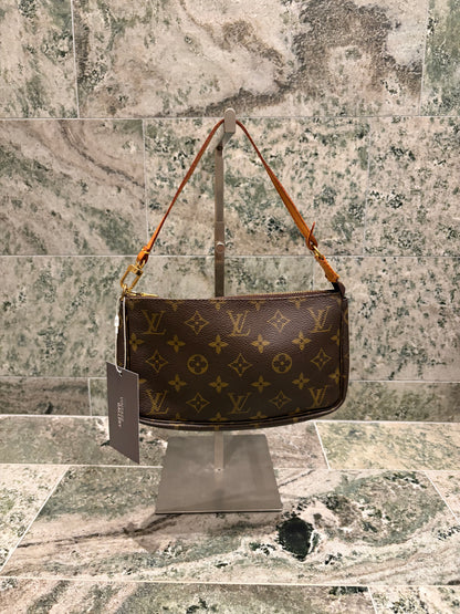 Louis Vuitton pochette accessories